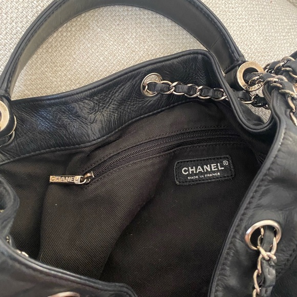 Authentic Chanel Black Leather Women's Bag - Picture 14 of 15